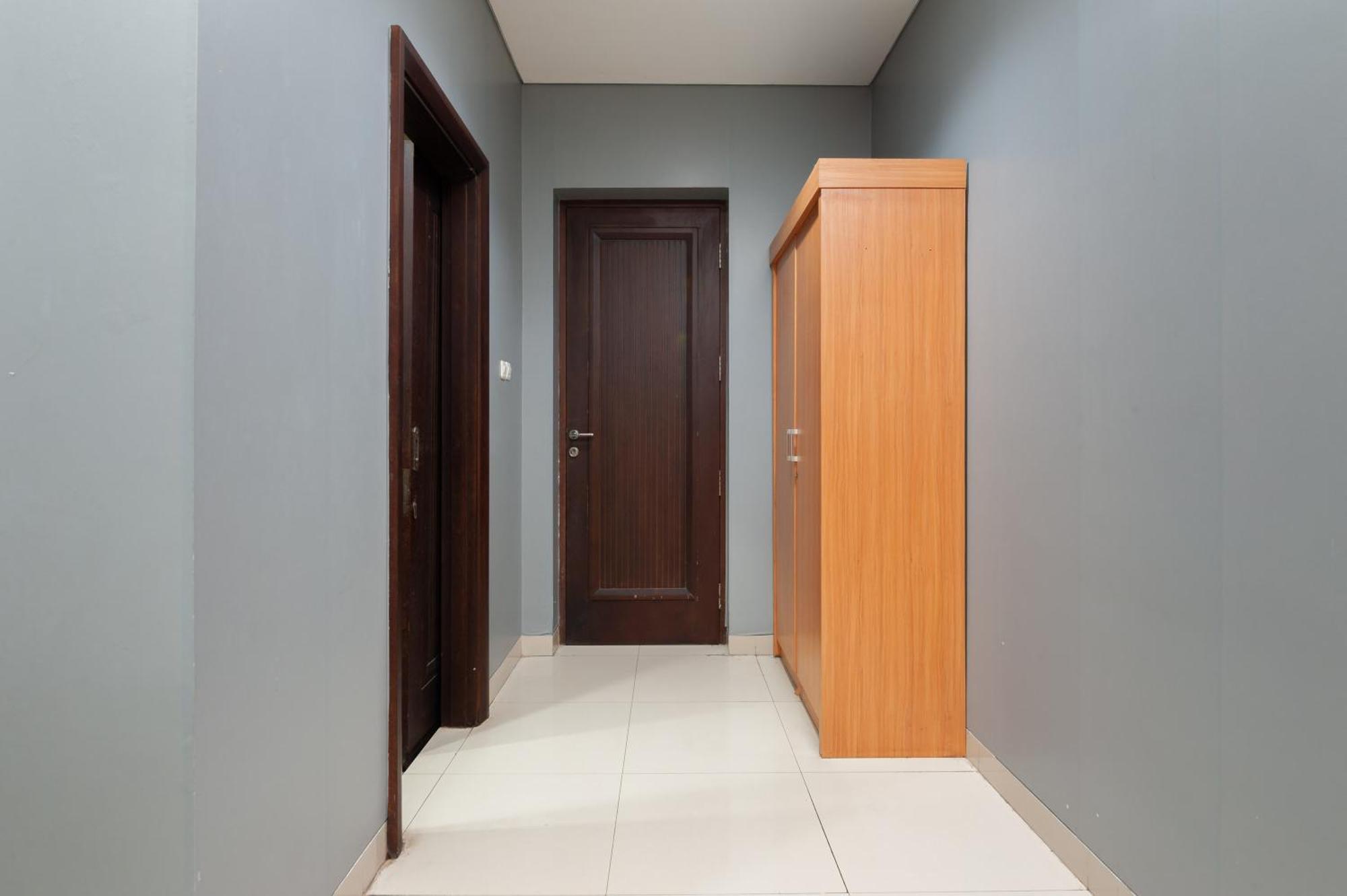 Reddoorz Plus Near Kelapa Dua Kebon Jeruk Jakarta Exterior photo