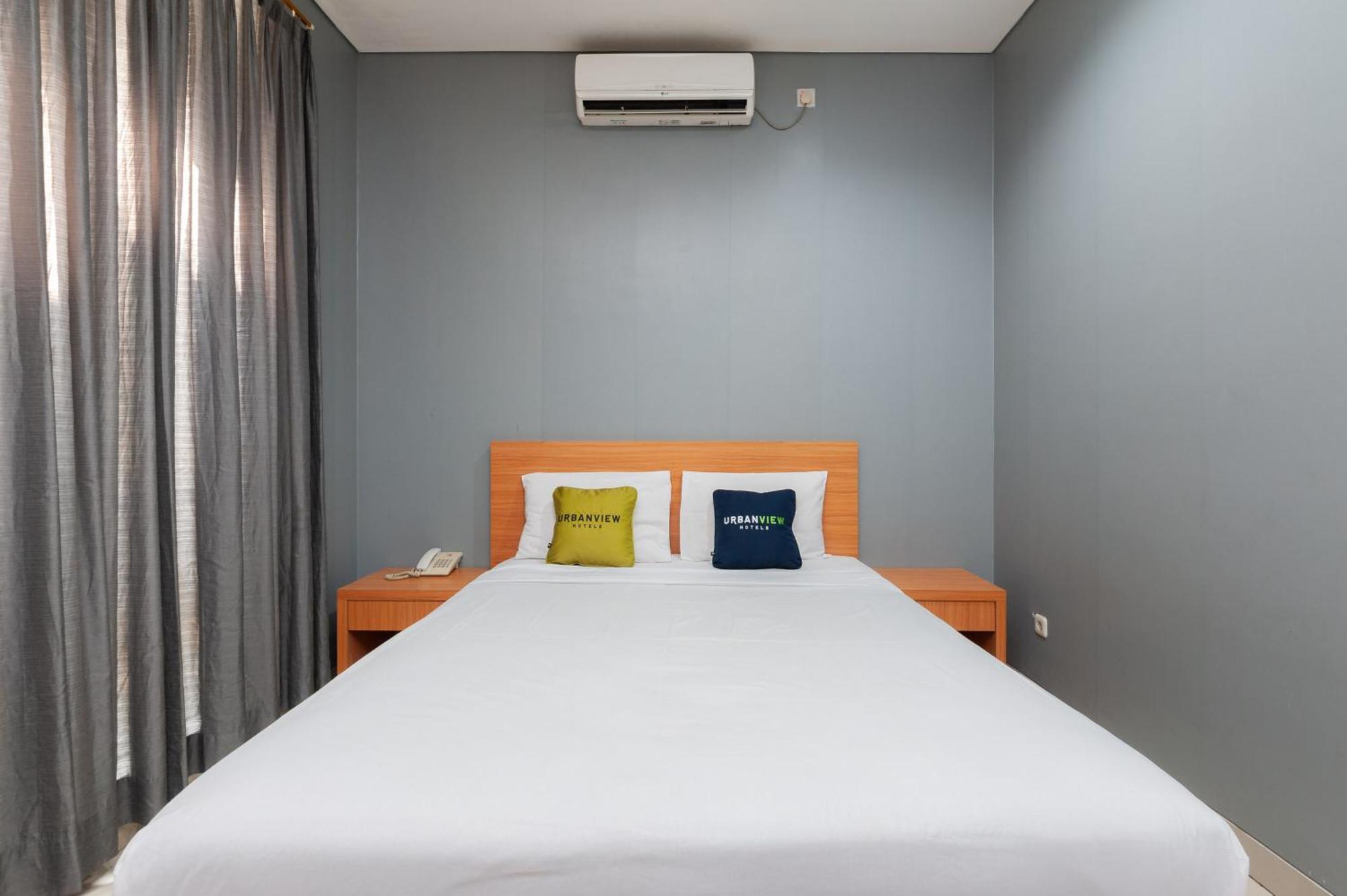 Reddoorz Plus Near Kelapa Dua Kebon Jeruk Jakarta Exterior photo