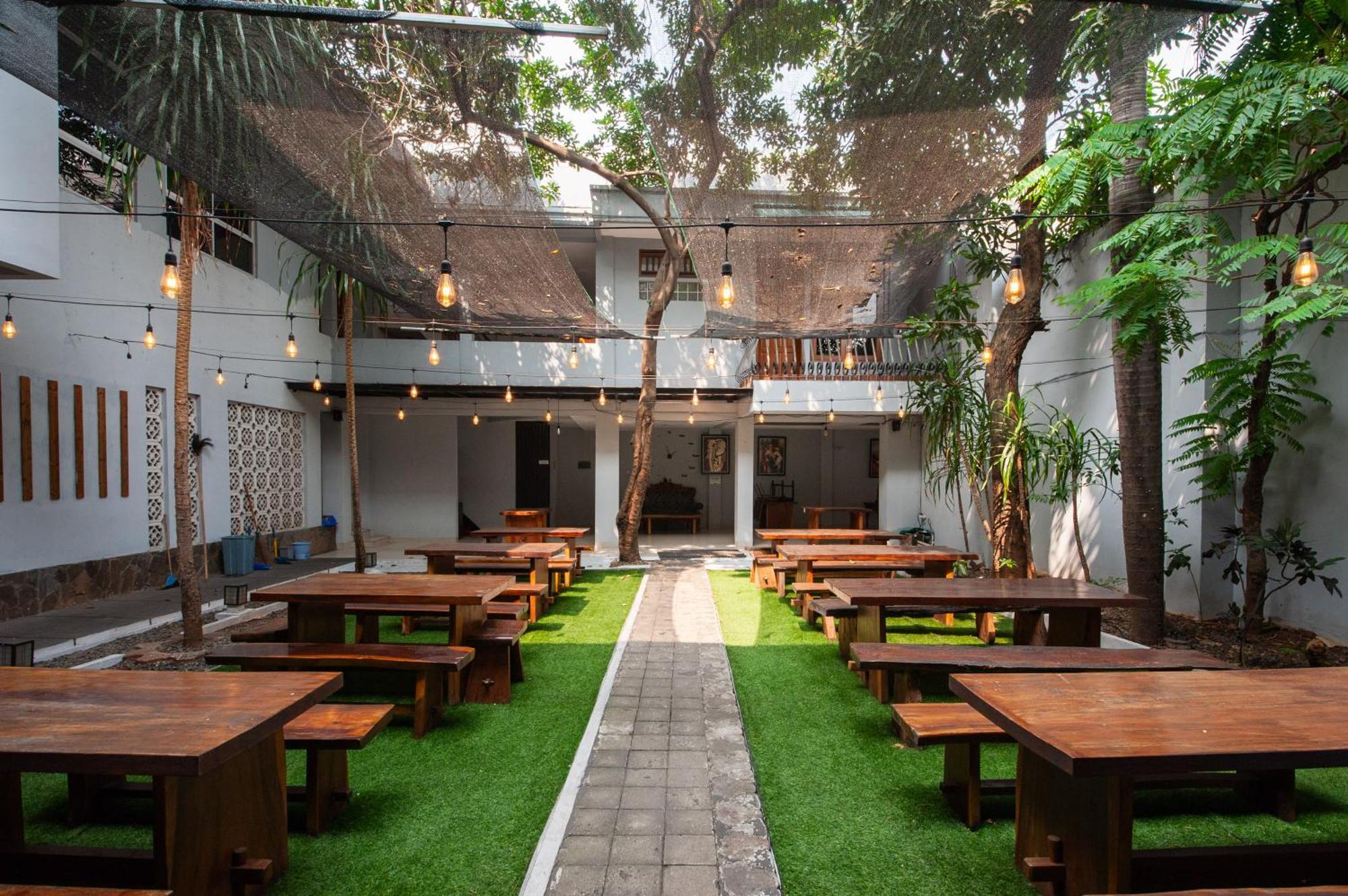 Reddoorz Plus Near Kelapa Dua Kebon Jeruk Jakarta Exterior photo